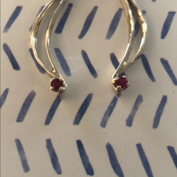 Custom made ruby and sterling silver earrings - Picture 2 of 3
